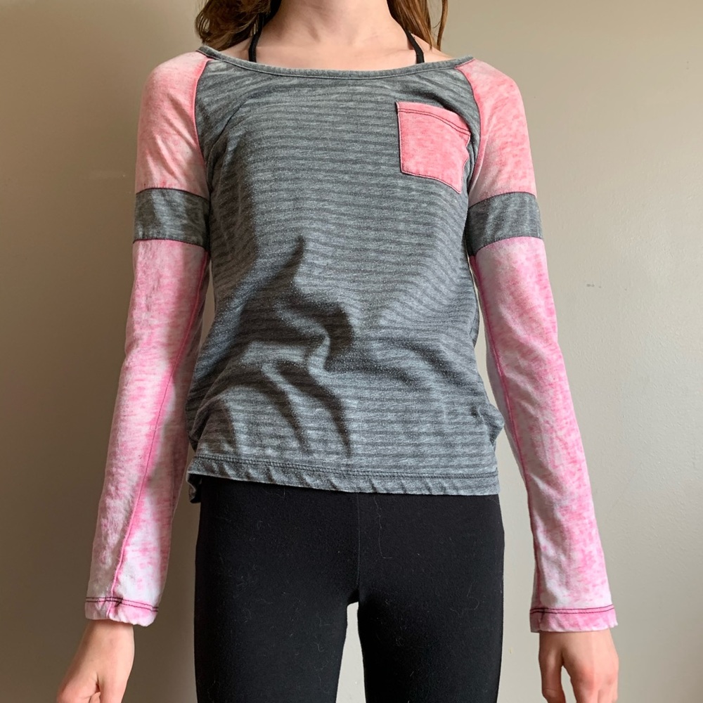 gray and pink long sleeve shirt